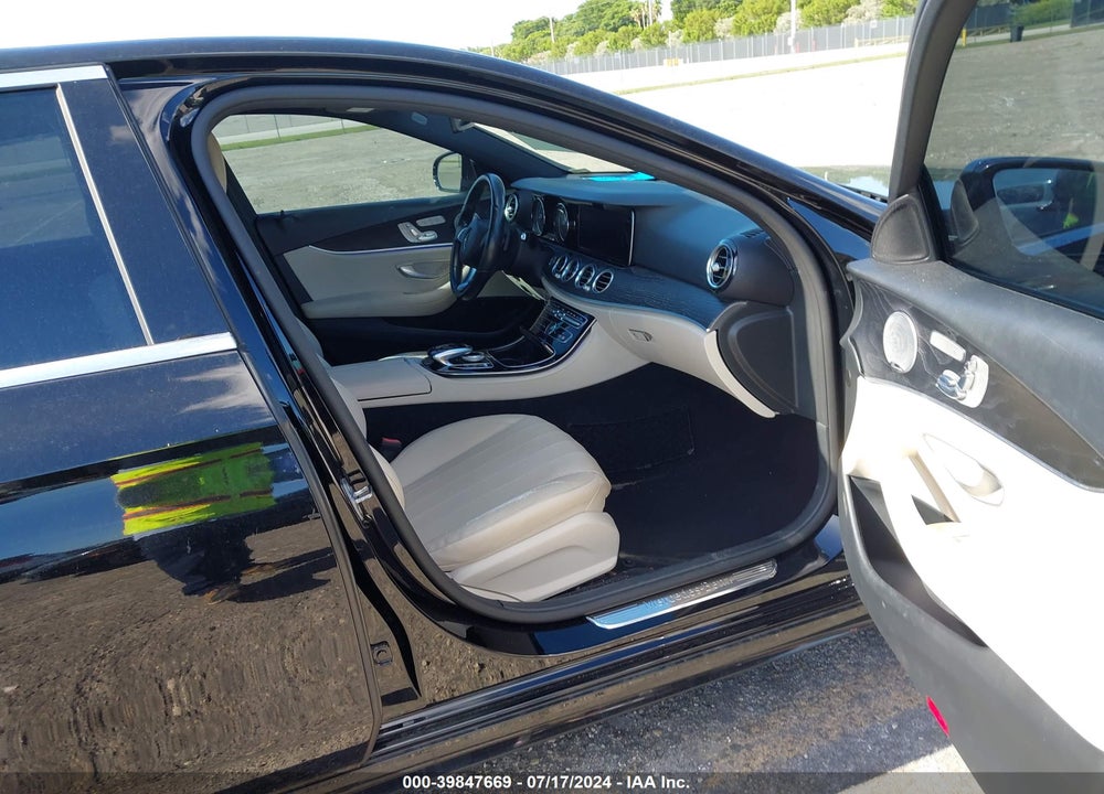 2017 MERCEDES-BENZ E 300 VIN: WDDZF4JB4HA048089