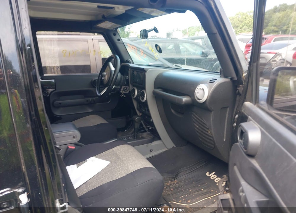 2008 JEEP WRANGLER UNLIMITED SAHARA VIN: 1J8GA59128L632781