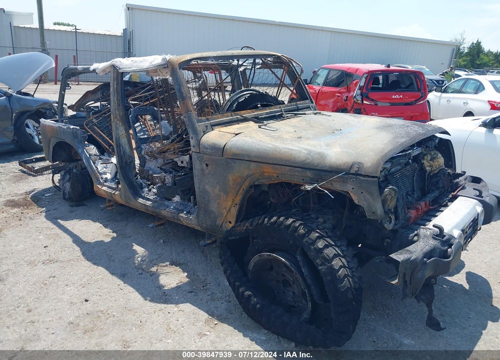 2015 JEEP WRANGLER UNLIMITED SAHARA VIN: 1C4BJWEG2FL623562