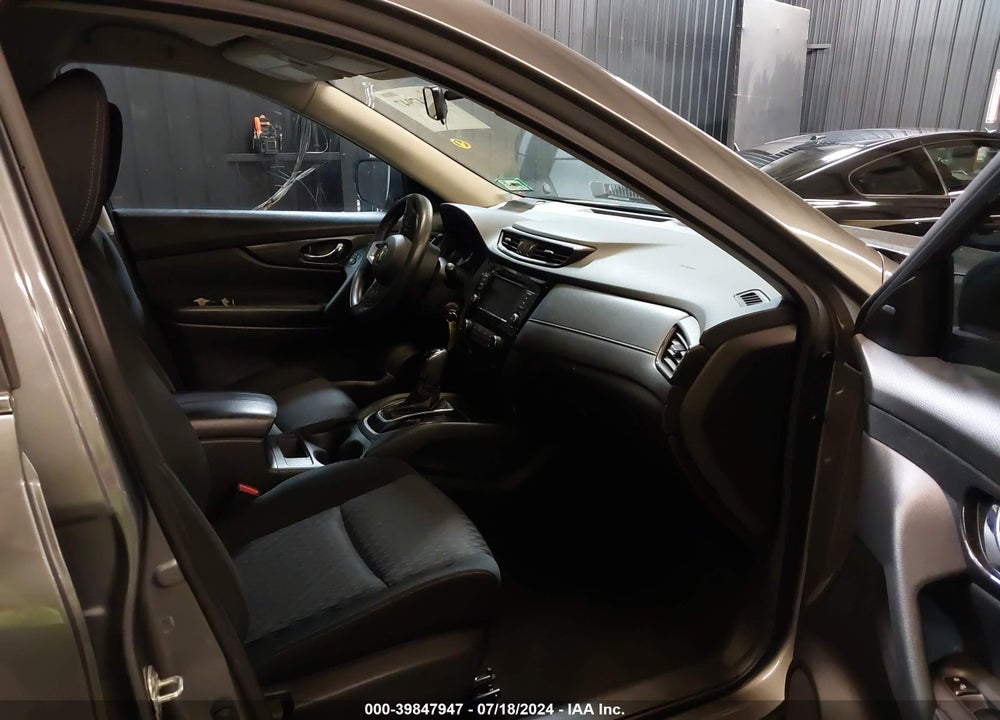 2018 NISSAN ROGUE S VIN: JN8AT2MV6JW313229