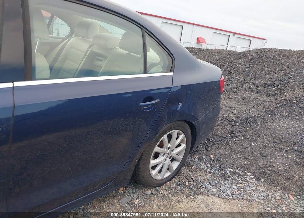 2014 VOLKSWAGEN JETTA VIN: 3VWD17AJ7EM326362