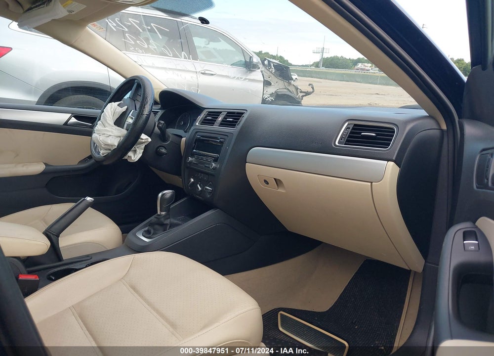 2014 VOLKSWAGEN JETTA VIN: 3VWD17AJ7EM326362