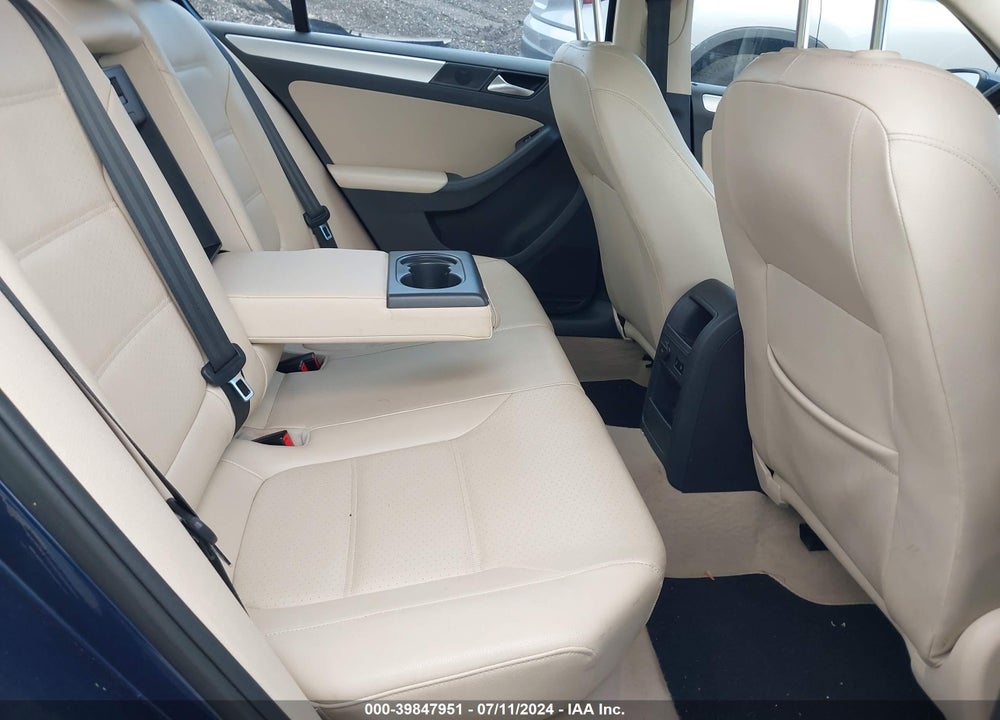 2014 VOLKSWAGEN JETTA VIN: 3VWD17AJ7EM326362