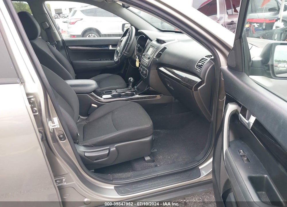 2014 KIA SORENTO LX VIN: 5XYKT3A65EG507336