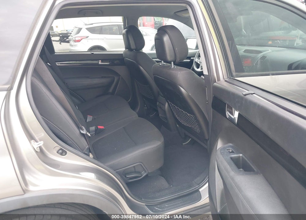 2014 KIA SORENTO LX VIN: 5XYKT3A65EG507336
