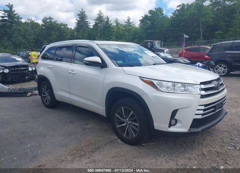 2017 TOYOTA HIGHLANDER XLE VIN: 5TDJZRFH6HS456802