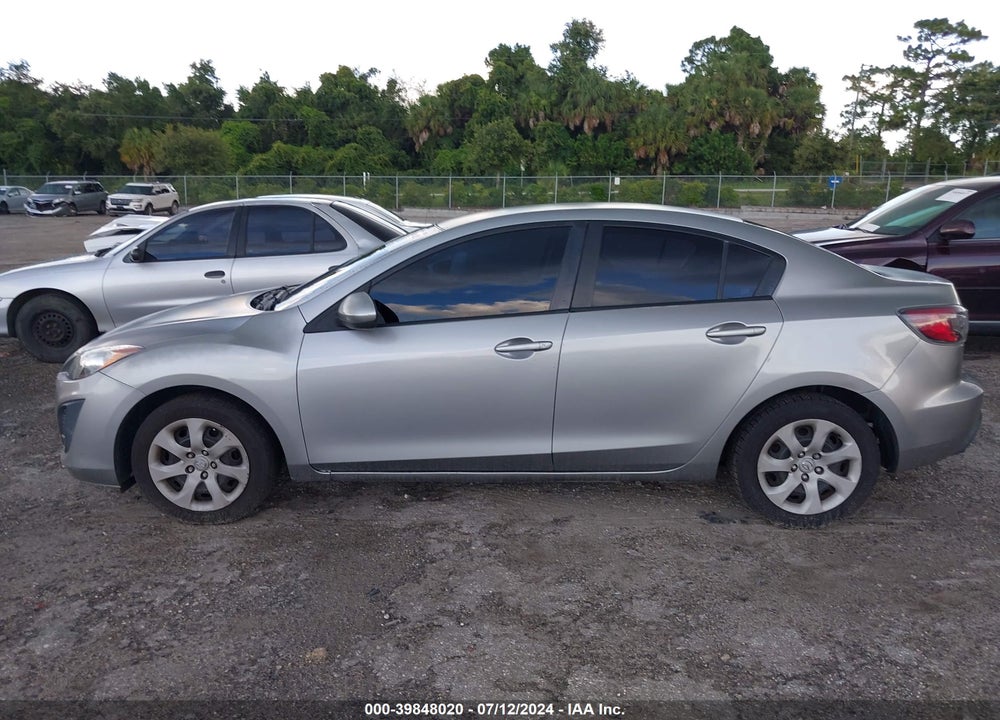 2011 MAZDA 3 I SPORT VIN: JM1BL1UF7B1418105