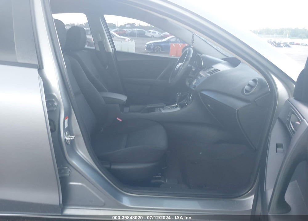 2011 MAZDA 3 I SPORT VIN: JM1BL1UF7B1418105