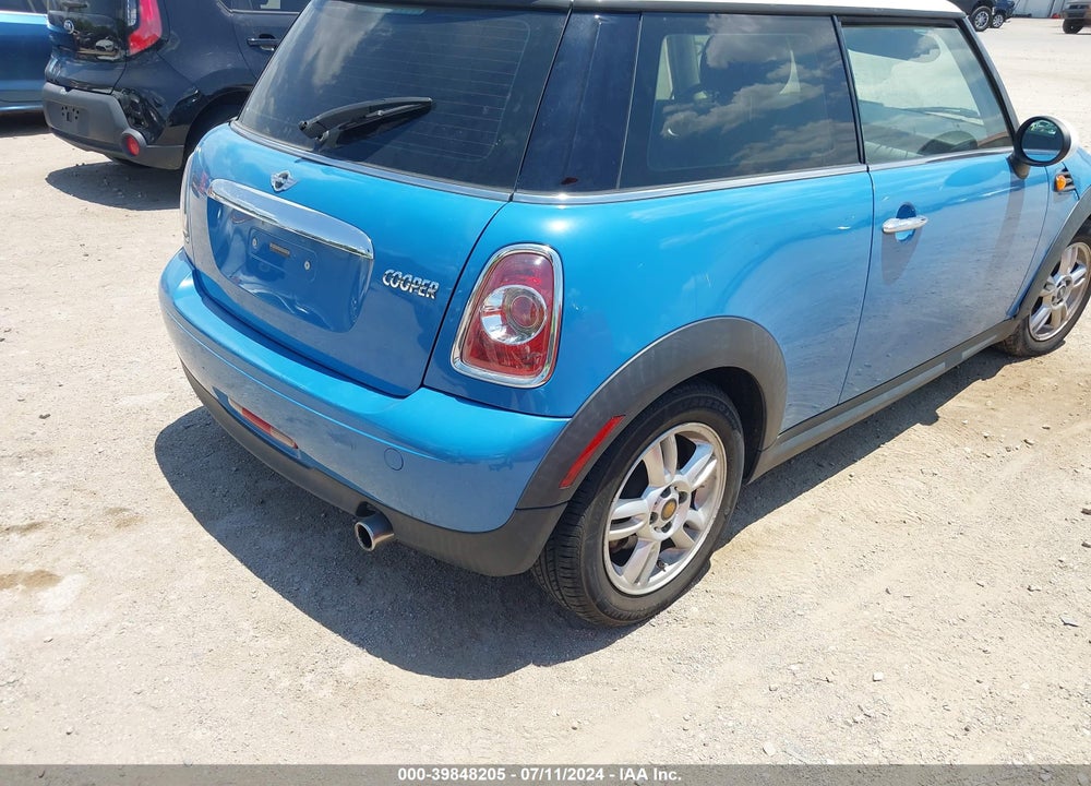 2013 MINI HARDTOP COOPER VIN: WMWSU3C56DT373504