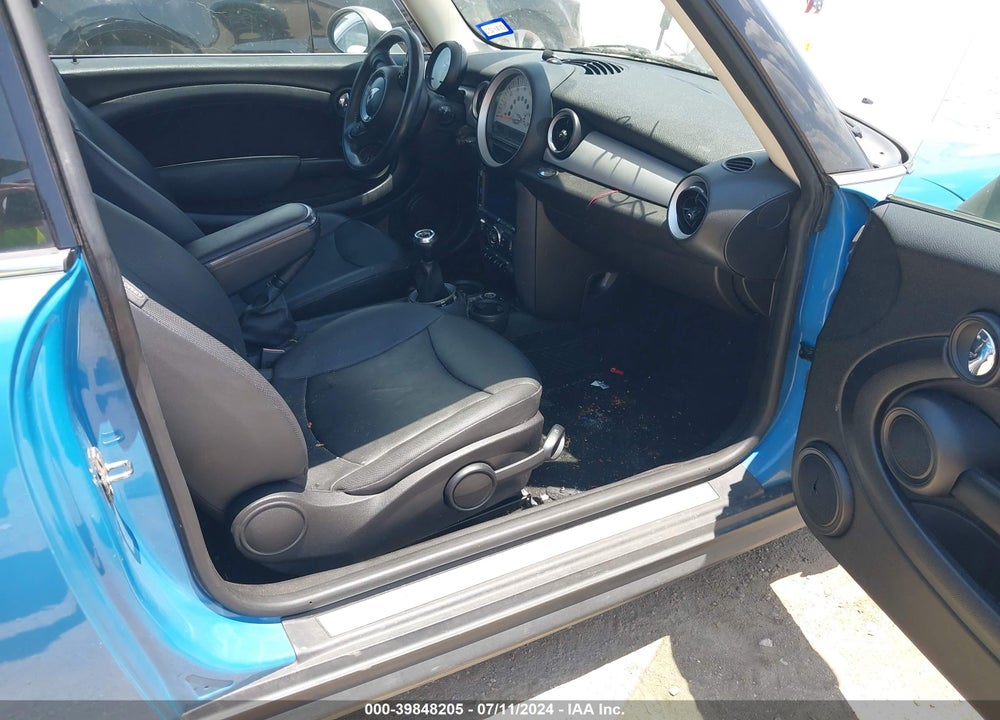 2013 MINI HARDTOP COOPER VIN: WMWSU3C56DT373504