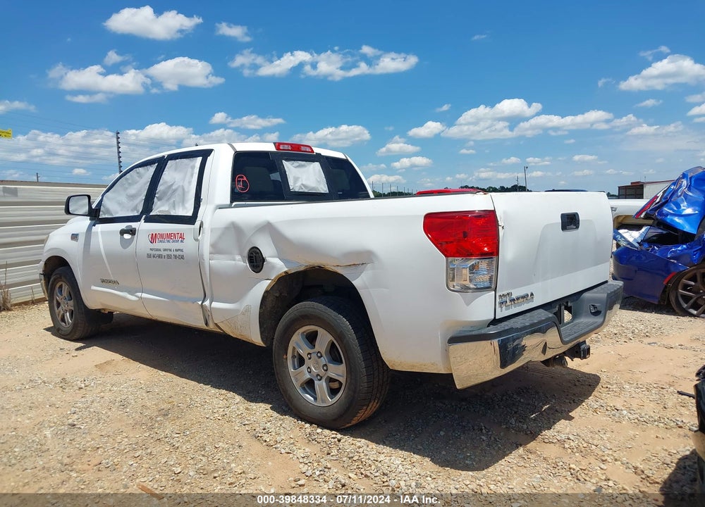 2011 TOYOTA TUNDRA GRADE 5.7L V8 VIN: 5TFRY5F15BX101767