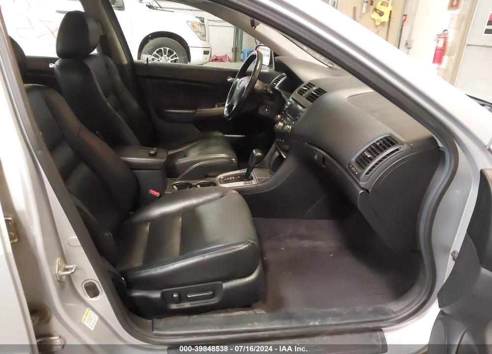 2005 HONDA ACCORD 3.0 EX VIN: 1HGCM66595A058893