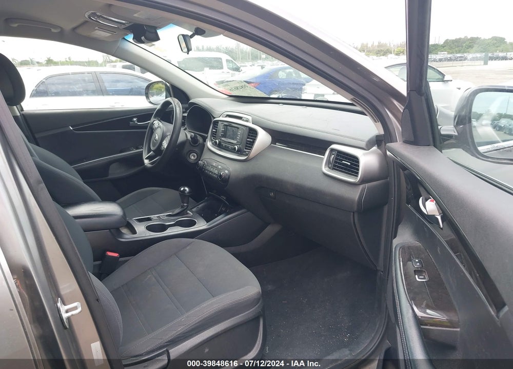 2017 KIA SORENTO 3.3L LX VIN: 5XYPGDA55HG210966