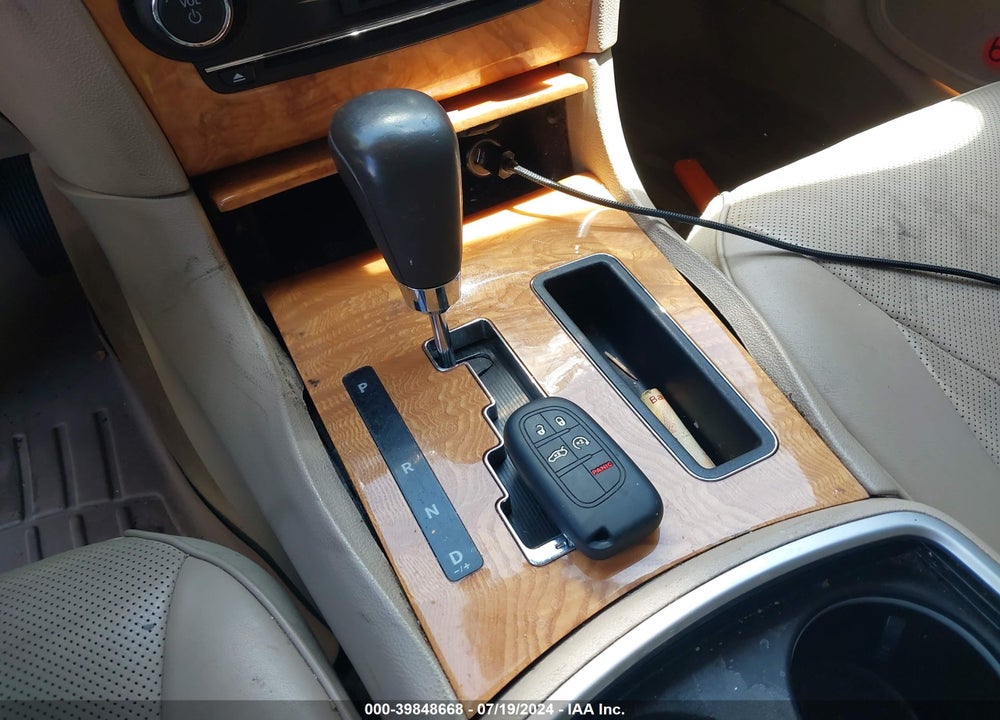 2014 CHRYSLER 300C VIN: 2C3CCAET4EH200383