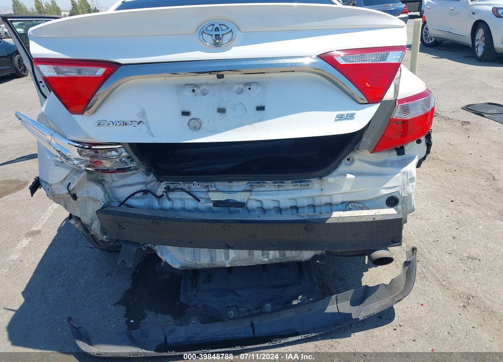 2015 TOYOTA CAMRY SE VIN: 4T1BF1FK2FU033018