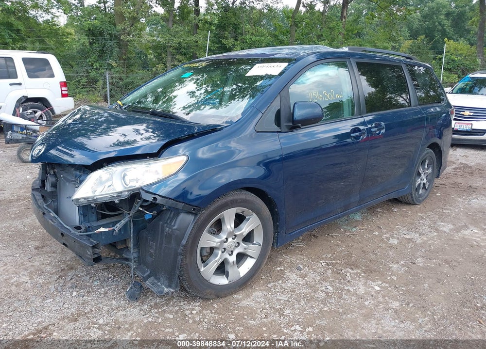 2011 TOYOTA SIENNA SE VIN: 5TDXK3DCXBS041086