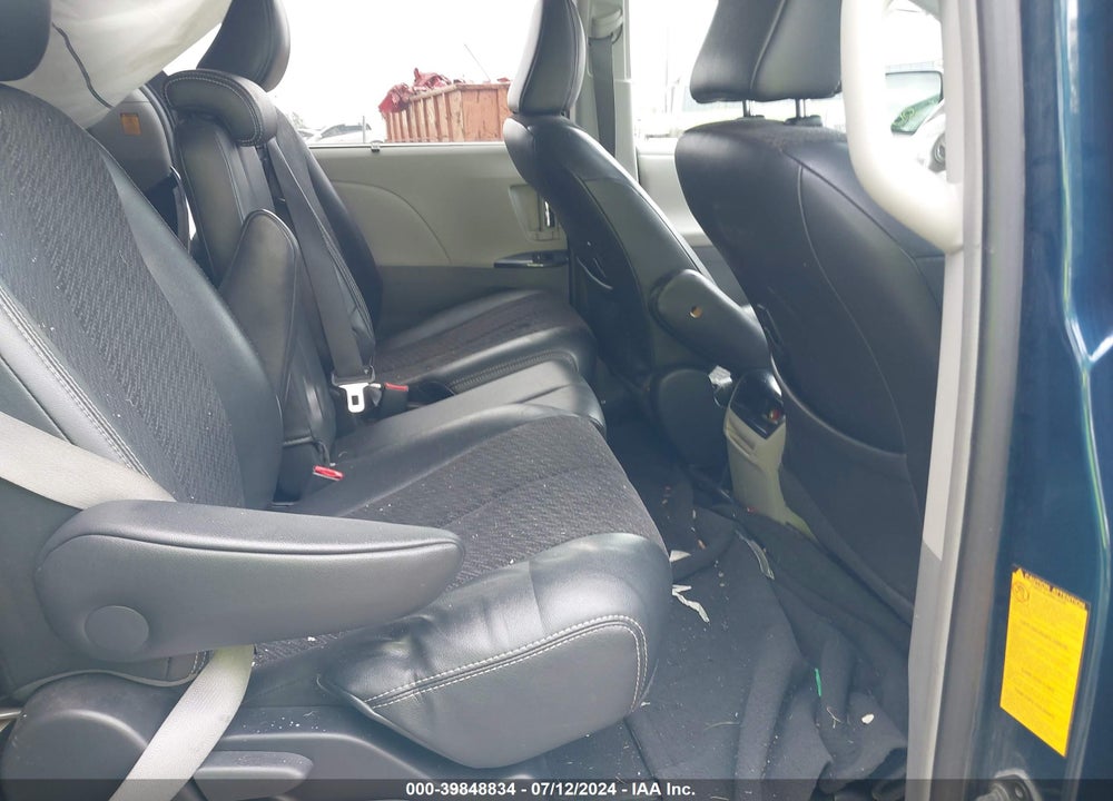 2011 TOYOTA SIENNA SE VIN: 5TDXK3DCXBS041086