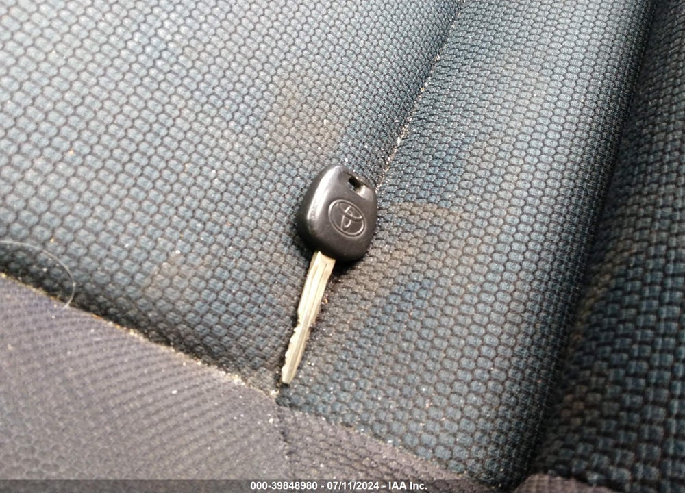 2005 TOYOTA MATRIX/XR VIN: 2T1KR32E95C403559