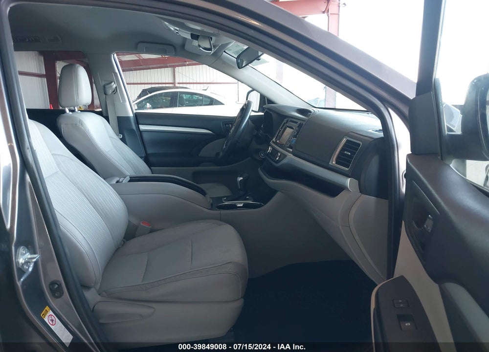2015 TOYOTA HIGHLANDER LE PLUS V6 VIN: 5TDZKRFH0FS074818