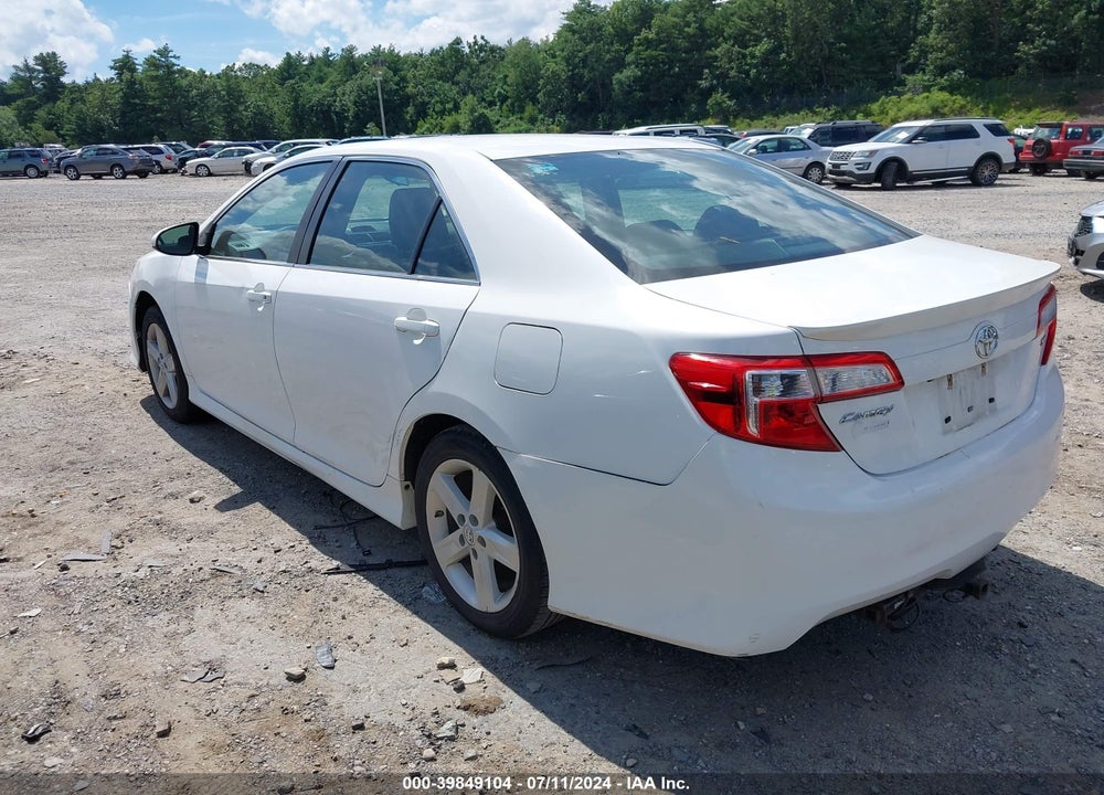 2014 TOYOTA CAMRY SE VIN: 4T1BF1FK8EU830095