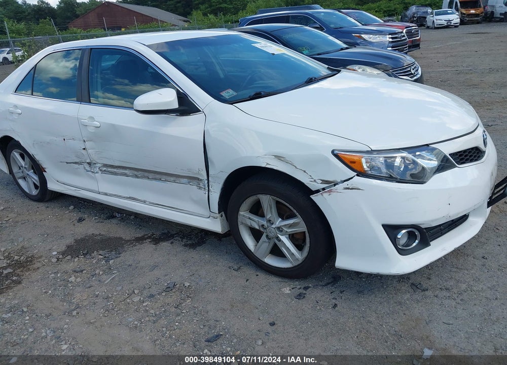 2014 TOYOTA CAMRY SE VIN: 4T1BF1FK8EU830095