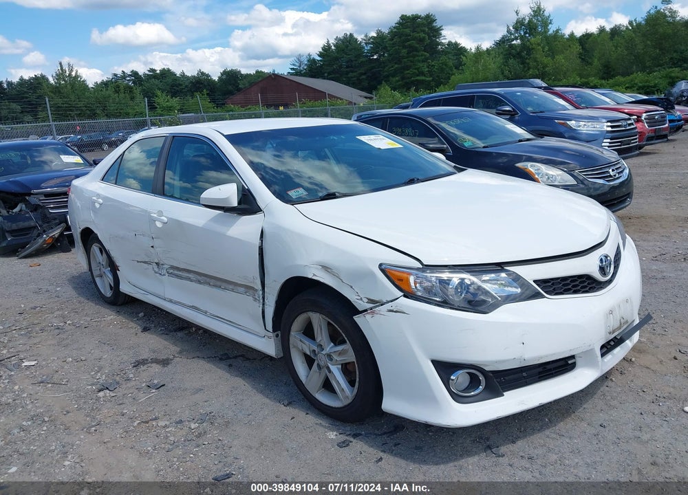 2014 TOYOTA CAMRY SE VIN: 4T1BF1FK8EU830095