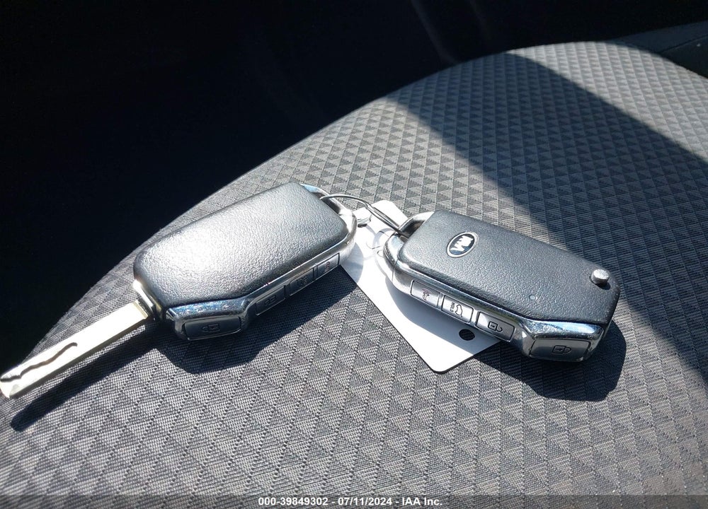 2020 KIA SOUL LX VIN: KNDJ23AU8L7705478