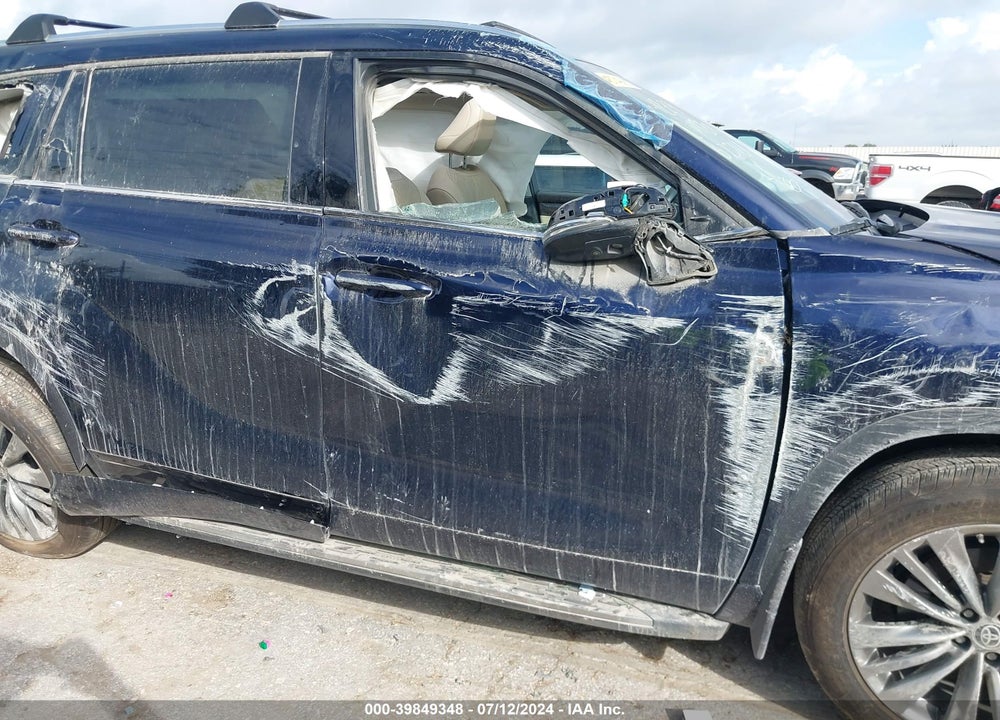 2021 TOYOTA HIGHLANDER PLATINUM VIN: 5TDFZRAH6MS075121
