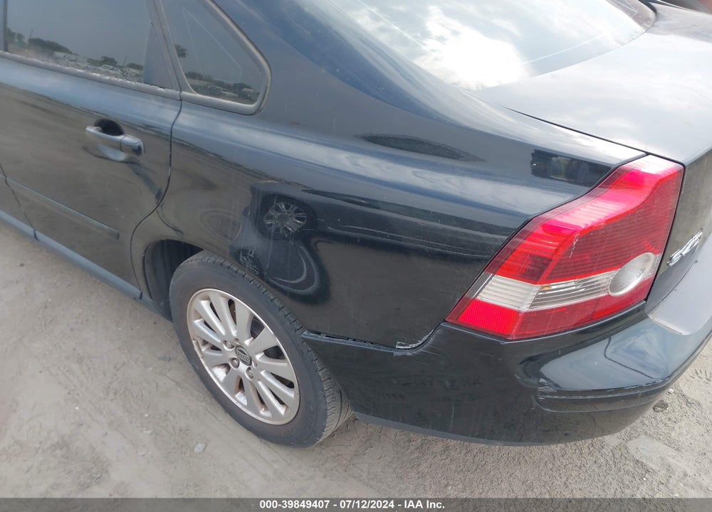 2005 VOLVO S40 2.4I VIN: YV1MS390252113907