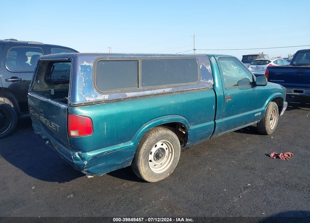 1996 CHEVROLET S TRUCK S10 VIN: 1GCCS1443T8205005