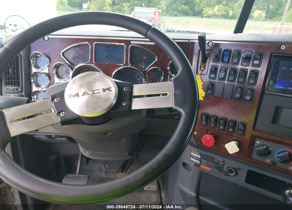 2012 MACK CXU613 VIN: 1M1AW07Y0CM018428