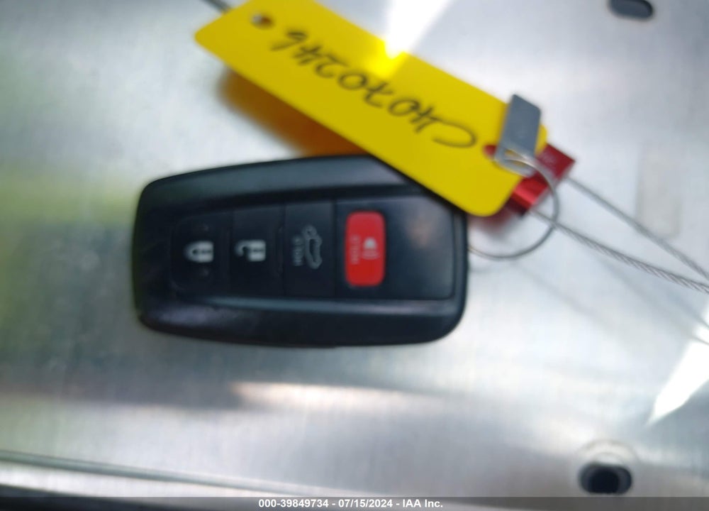 2019 TOYOTA RAV4 XLE VIN: 2T3W1RFV6KW007256