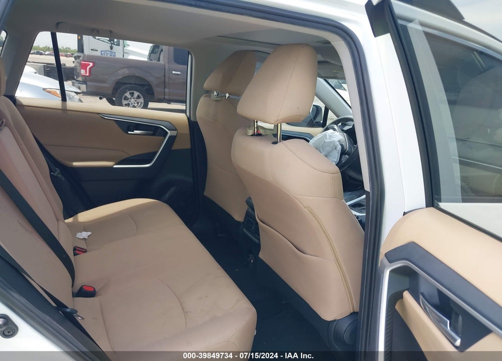2019 TOYOTA RAV4 XLE VIN: 2T3W1RFV6KW007256