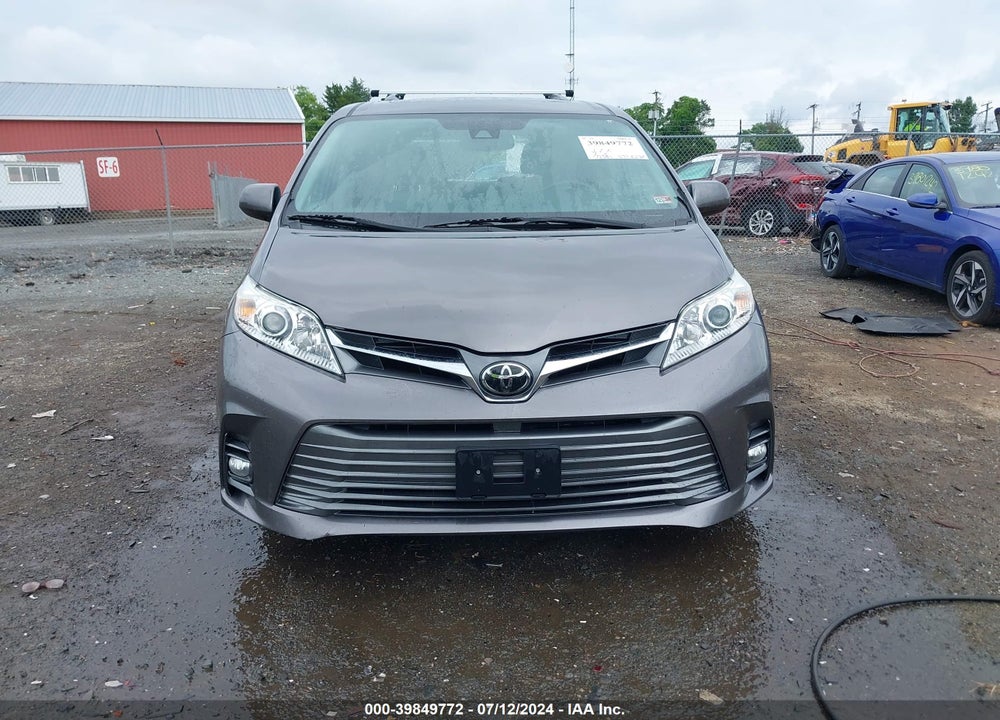2018 TOYOTA SIENNA XLE PREMIUM 8 PASSENGER VIN: 5TDYZ3DC5JS915388