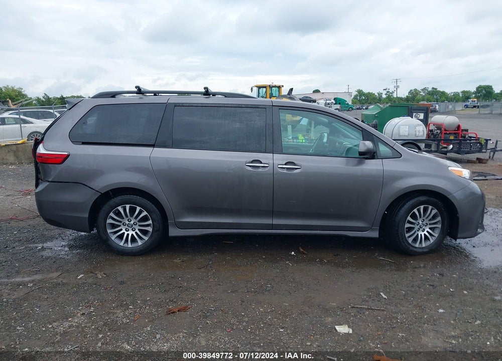 2018 TOYOTA SIENNA XLE PREMIUM 8 PASSENGER VIN: 5TDYZ3DC5JS915388
