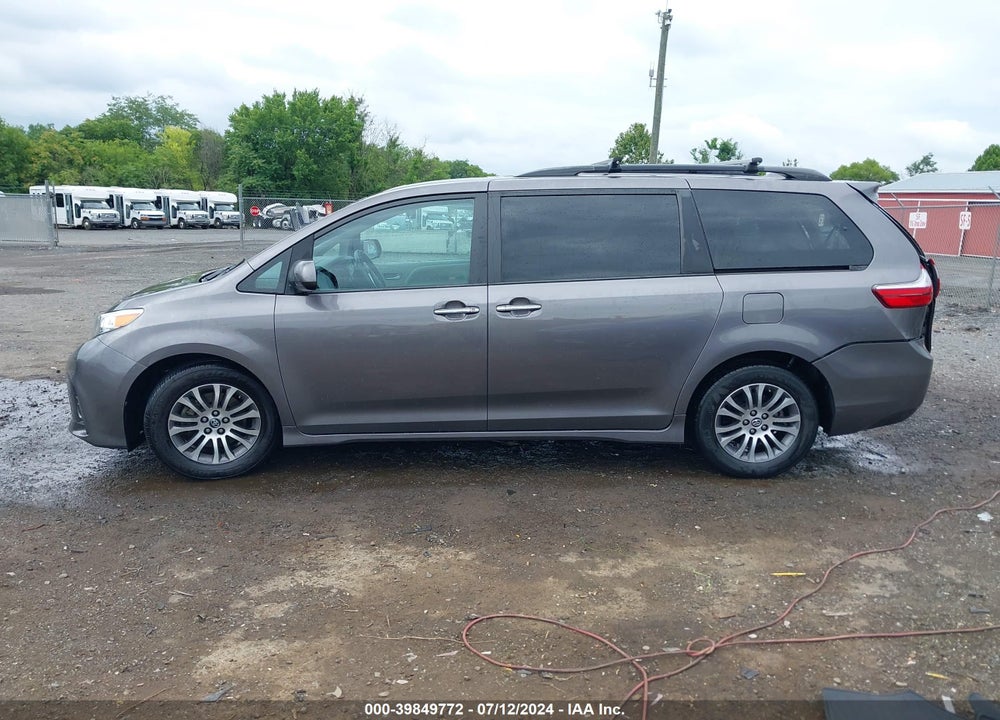 2018 TOYOTA SIENNA XLE PREMIUM 8 PASSENGER VIN: 5TDYZ3DC5JS915388