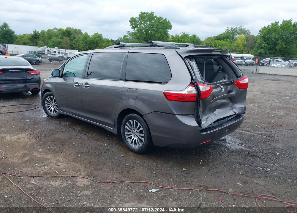 2018 TOYOTA SIENNA XLE PREMIUM 8 PASSENGER VIN: 5TDYZ3DC5JS915388
