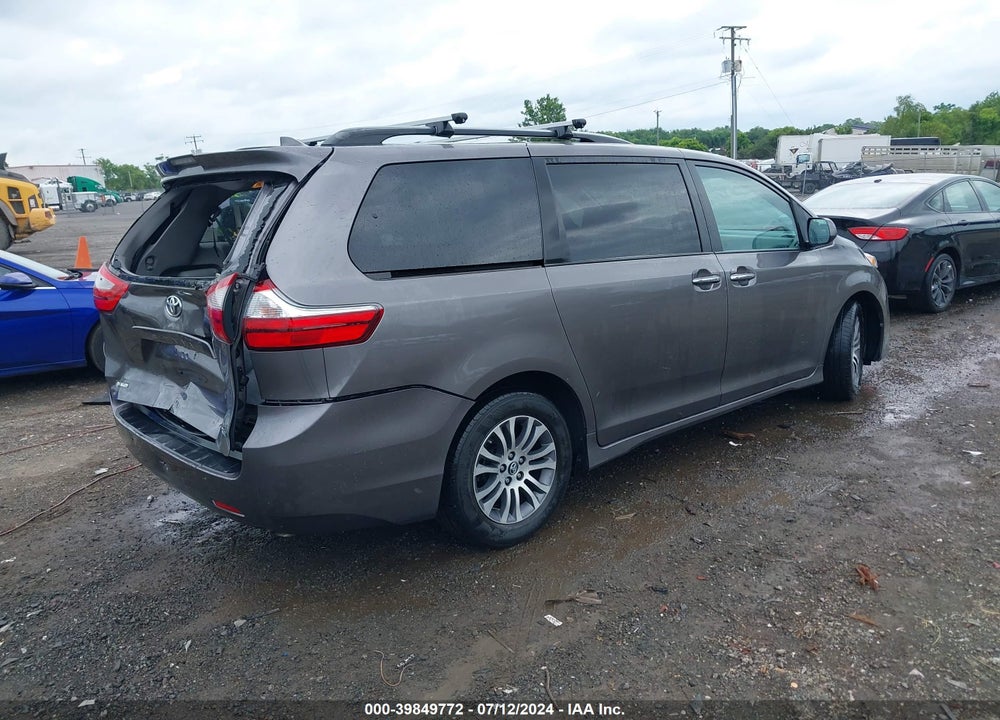 2018 TOYOTA SIENNA XLE PREMIUM 8 PASSENGER VIN: 5TDYZ3DC5JS915388