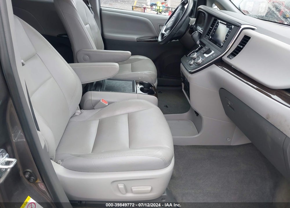 2018 TOYOTA SIENNA XLE PREMIUM 8 PASSENGER VIN: 5TDYZ3DC5JS915388
