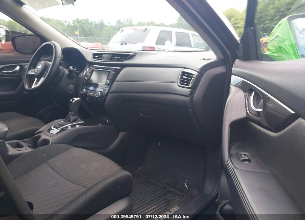 2018 NISSAN ROGUE SV VIN: 5N1AT2MV6JC831396
