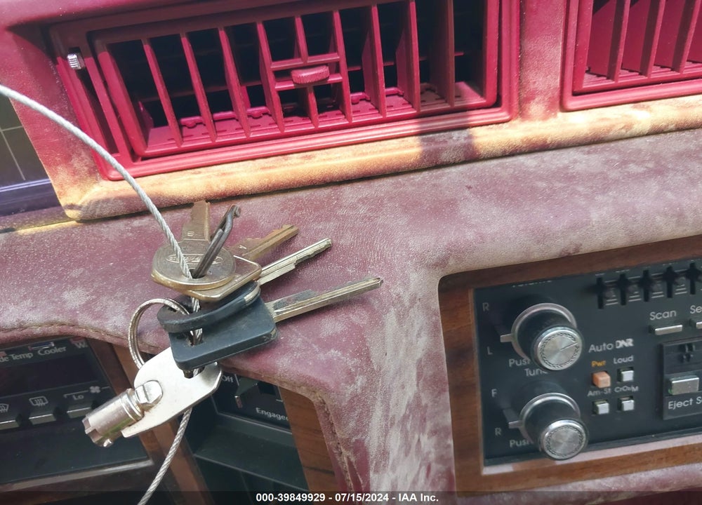 1986 CADILLAC DEVILLE FLEETWOOD VIN: 1G6CD478XG4232812