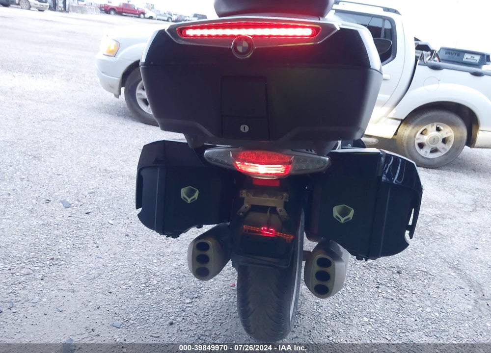 2012 BMW K1600 GTL VIN: WB1061204CZZ21930
