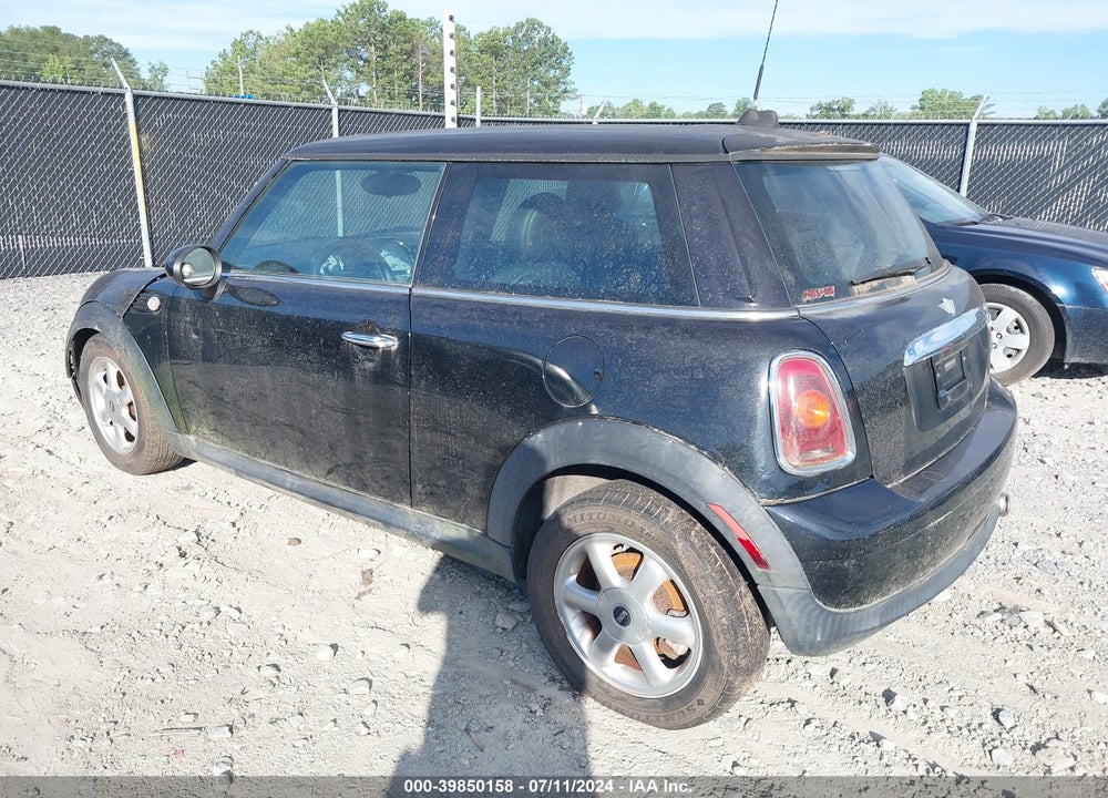 2010 MINI COOPER VIN: WMWMF3C5XATZ24077
