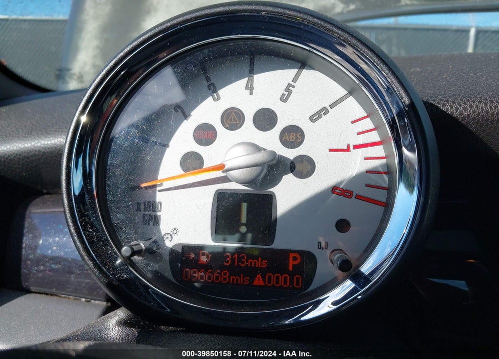 2010 MINI COOPER VIN: WMWMF3C5XATZ24077