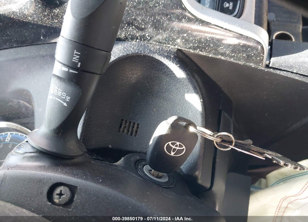 2019 TOYOTA COROLLA LE VIN: 2T1BURHE7KC150004