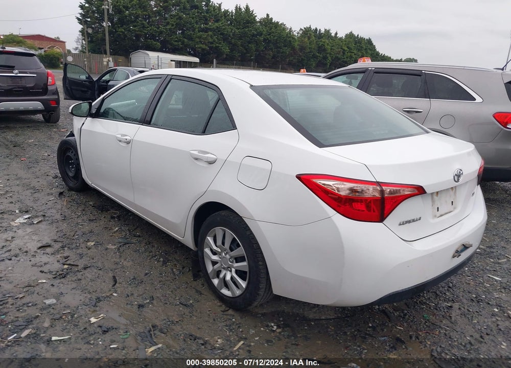 2018 TOYOTA COROLLA LE VIN: 2T1BURHE2JC087893