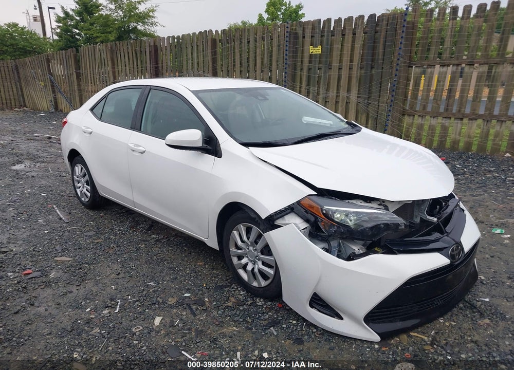 2018 TOYOTA COROLLA LE VIN: 2T1BURHE2JC087893