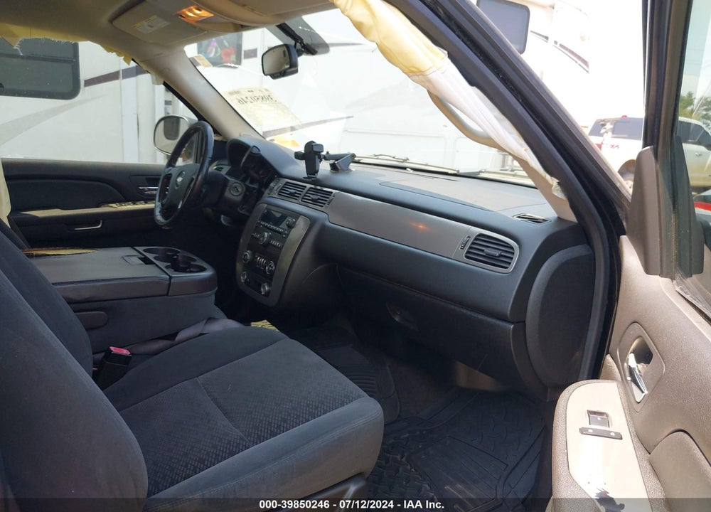 2008 CHEVROLET TAHOE LS VIN: 1GNFC13018R120701