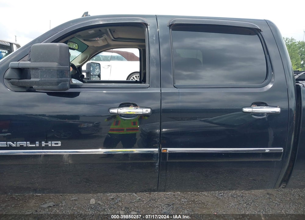 2014 GMC SIERRA 2500HD DENALI VIN: 1GT125E84EF114419