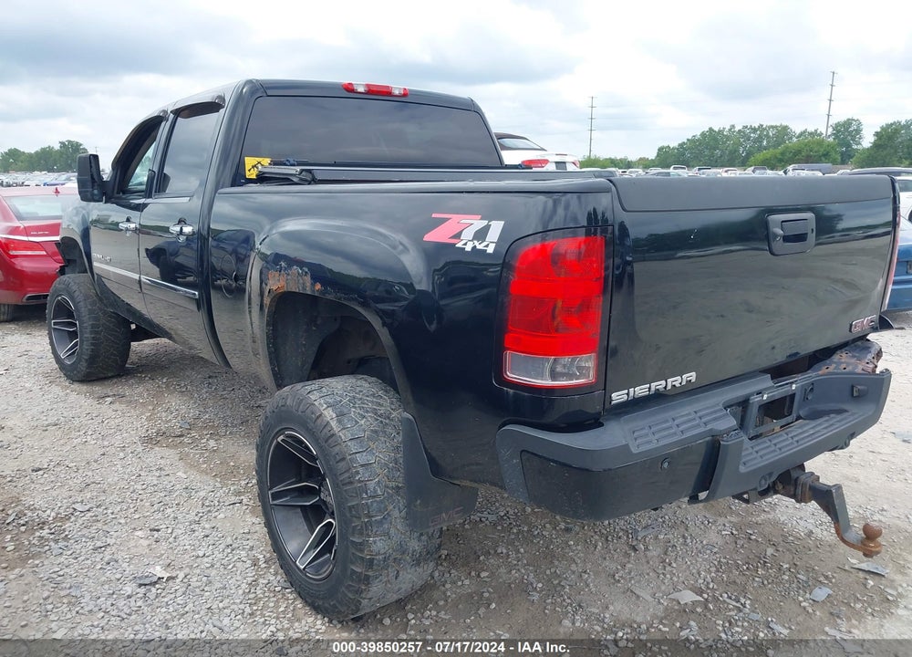 2014 GMC SIERRA 2500HD DENALI VIN: 1GT125E84EF114419